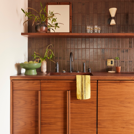 FORMWORK KITCHEN FAUCET IN DARK BRASS
