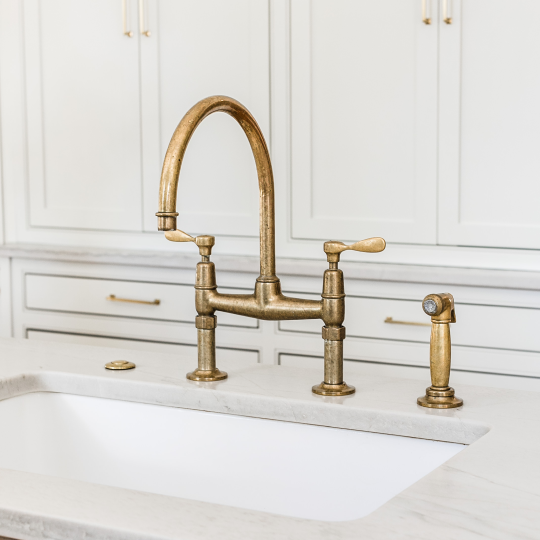 EASTON KITCHEN FAUCET IN BRASS
