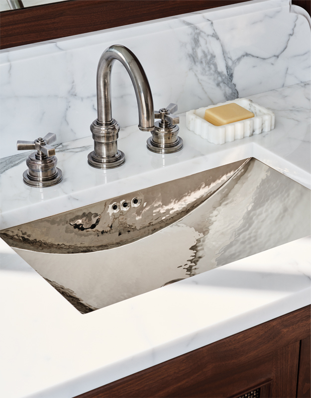 Aero Faucet with Cross Handles