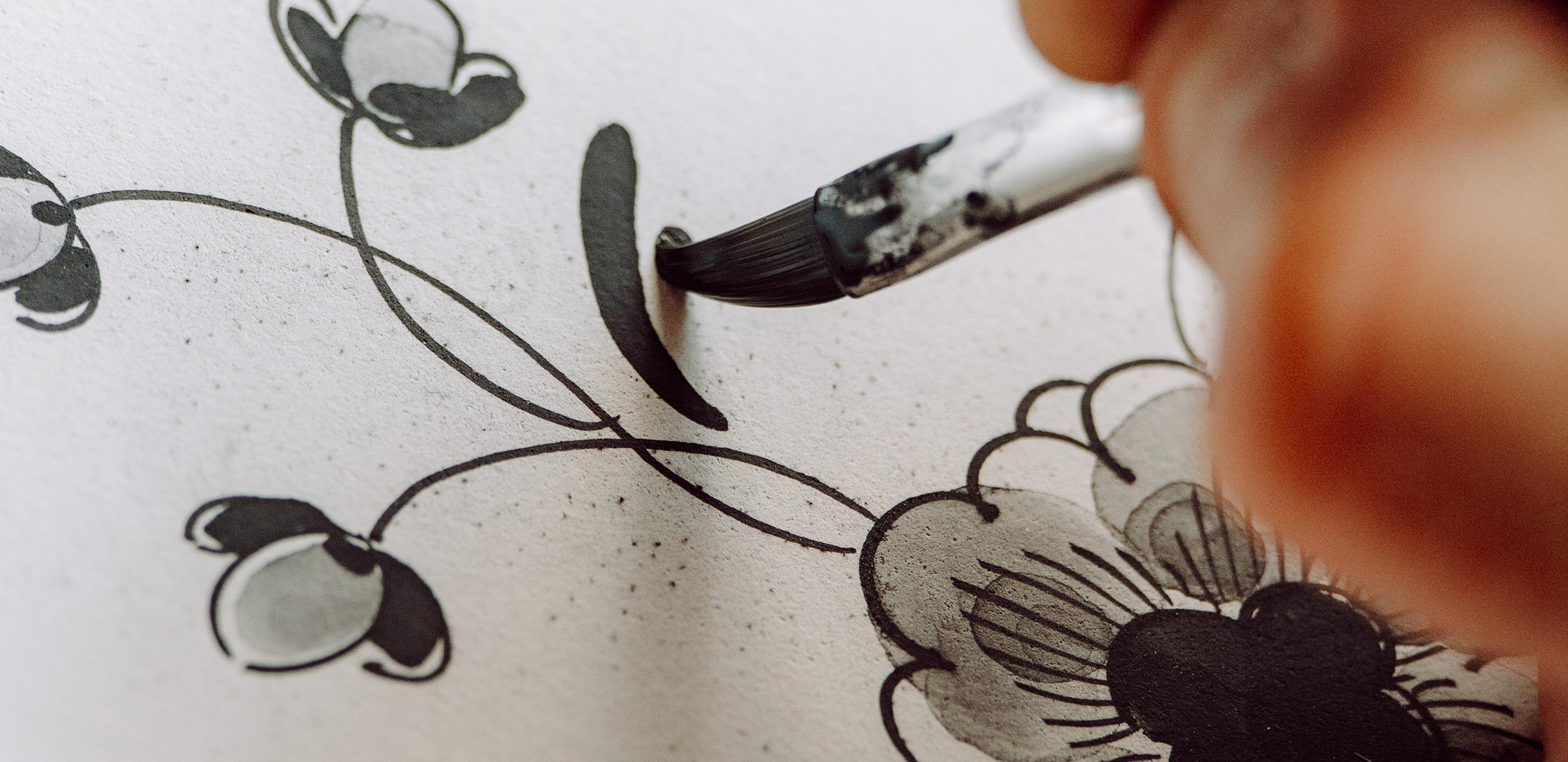 Royal Delft painter brushing a floral Delftware motif