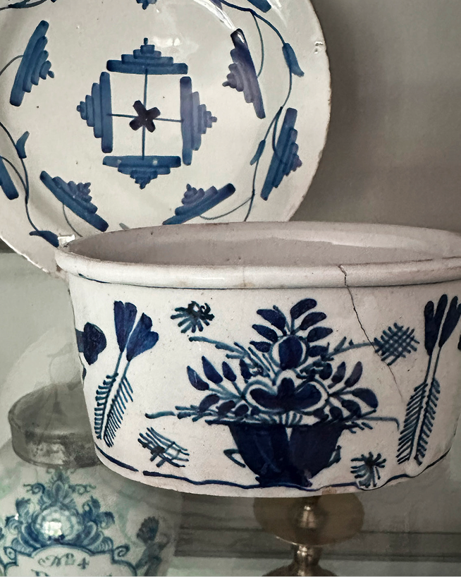 Hand-painted Royal Delft Delftware bowl and plate