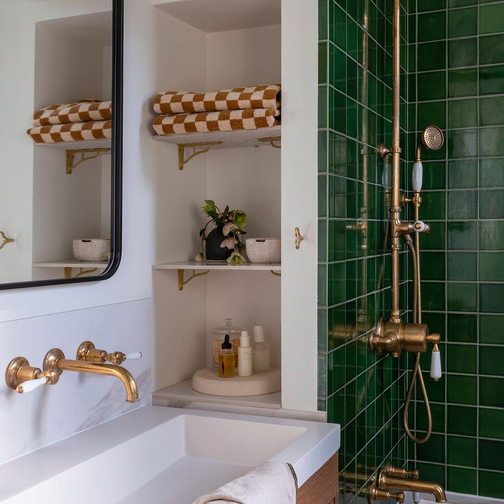 Discover Easton Classic Exposed Thermostatic System with 8 Discover Easton Classic Exposed Thermostatic System with 8